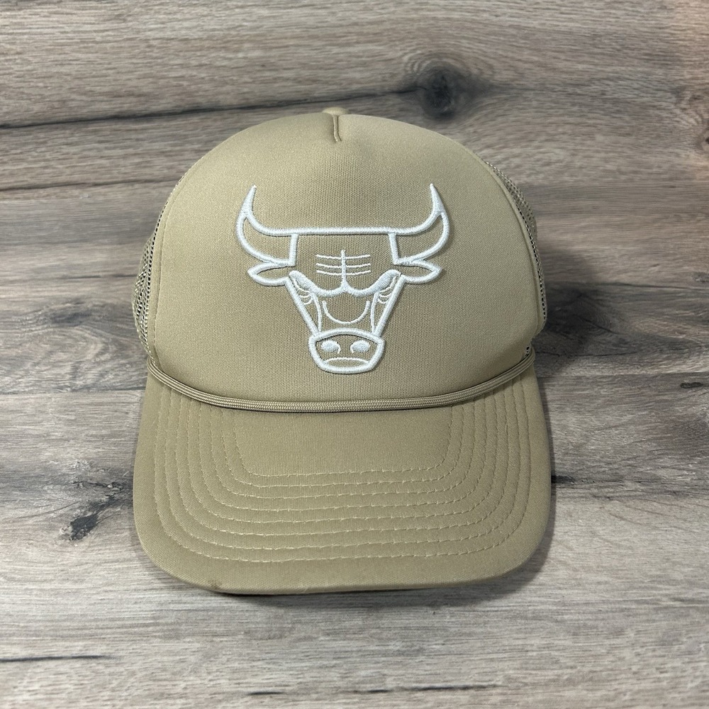 Ultra Game NBA Chicago Bulls Tan Trucker Hat SnapBack New With Tag